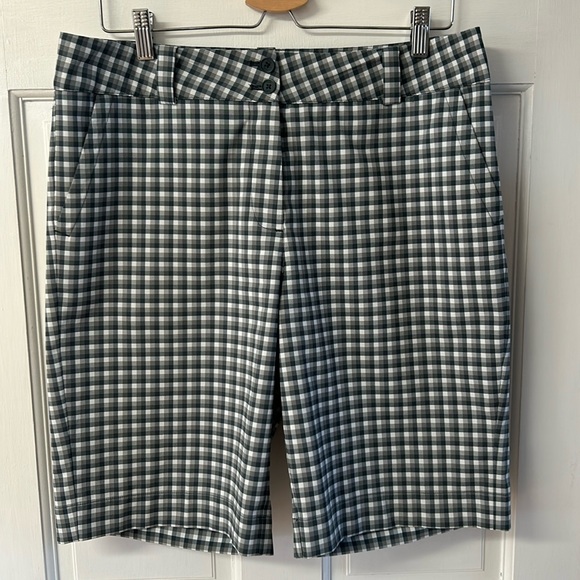 Nike Golf women’s plaid Bermuda length golf shorts size 12 - Picture 1 of 15